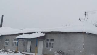 На Закарпатье из-за снега обрушилась крыша школьной столовой