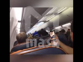 В сеть попало видео задержания террориста в самолете «Аэрофлота»