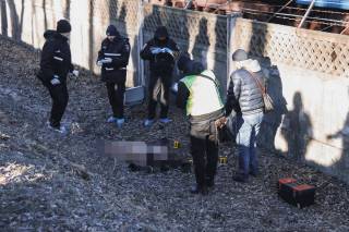 Возле одной из станций столичного метро нашли труп голой женщины (18+)