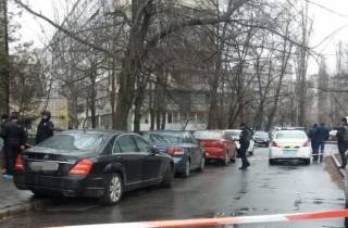 В Киеве в собственном авто застрелили мужчину: убийца переоделся полицейским
