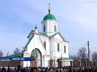 В Киевской области сторонники ПЦУ срезали замки и захватили храм УПЦ
