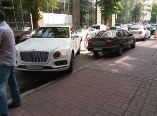 Ирэна Кильчицкая стала героем парковки, бросив свой Bentley прямо на перекрестке