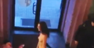 В харьковском ресторане девушка разделась догола перед полицией, отказавшись платить по счету
