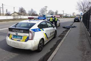 На киевском Подоле автомобиль прямо на пешеходном переходе насмерть сбил молодого парня (18+)