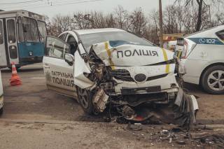 ДТП с полицейским авто в Киеве: тяжело пострадала девушка-коп