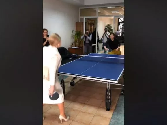 Тимошенко «отпраздновала» фиаско на выборах игрой в пинг-понг
