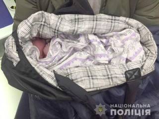 В Киеве прямо на улице нашли живого младенца. Но не в капусте
