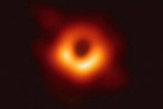Ученые впервые в истории показали «фотографию» черной дыры. Онлайн-трансляция