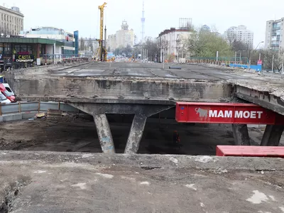 «Уставший» Шулявский мост начали разбирать при помощи голландской чудо-техники