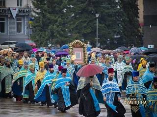 В Сумах две тысячи православных прошли крестным ходом с иконой Богородицы «Прозренная»