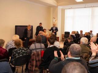 Новинский с коллегами встретились с семьями погибших в Одессе 2 мая