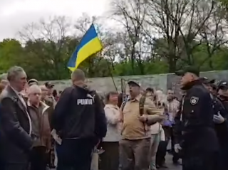 Во время акции «Бессмертный полк» в Харькове произошли стычки с радикалами