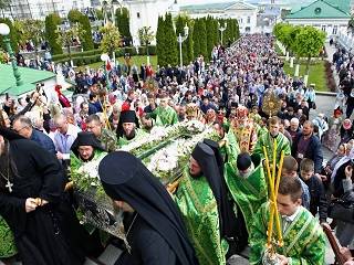 В Почаеве тысячи православных отметили день памяти преподобного Амфилохия