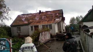 Смерч на Житомирщине срывал с домов крыши и валил деревья