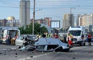 Утром в Киеве произошло одно из самых страшных ДТП 2019 года: разорванное авто и четыре трупа (18+)