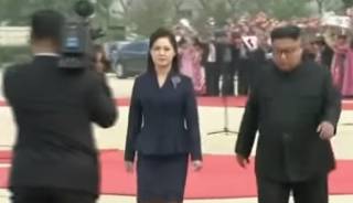 Ким Чен Ын «выгулял» свою жену