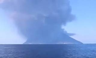 В Италии началось мощнейшее извержение вулкана: уже сообщается о жертвах