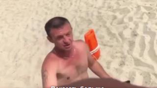 На пляже в Киеве пьяные мужчины напали на людей и пытались угнать лодку спасателей