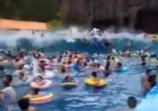 Искусственная волна покалечила десятки людей в китайском аквапарке