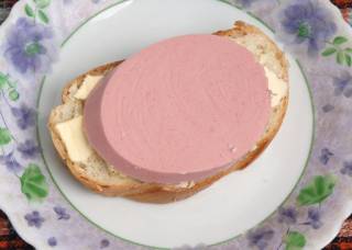 За год «индекс бутерброда с вареной колбасой» в Украине вырос на 16%