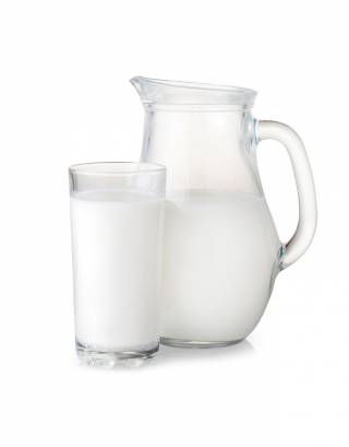 Молоко: разбираемся, почему этот продукт может быть вредным и чем его заменить