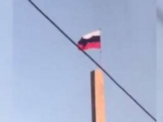 На оккупированном Донбассе вместо тряпок «ДНР» подняли флаги России
