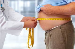 Ученые объяснили, почему с возрастом люди набирают вес