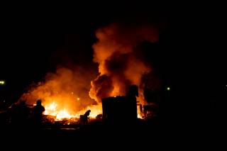 Ночью в Киеве полыхал гаражный кооператив, причиной ЧП называют поджог