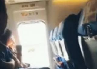 В Китае пассажирка… решила «проветрить» самолет