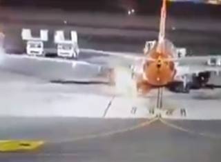 В Сети появилось видео пожара на украинском самолете в аэропорту популярного египетского курорта