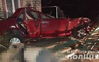 В Запорожской области машина протаранила дом – есть жертвы