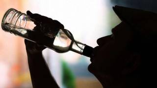 Ученые выяснили, почему люди становятся алкоголиками
