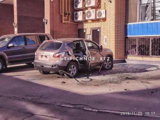 В Харькове взорвали автомобиль с человеком внутри