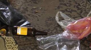 Без еды и среди бутылок... Под Николаевом полиция забрала 2-летнюю девочку у пьяных родителей