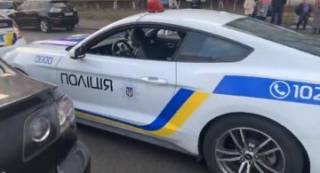 В центре Киева остановили элитный автомобиль с пьяным разведчиком за рулем