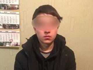 Под Киевом юноша пырнул ножом женщину, после чего изнасиловал ее