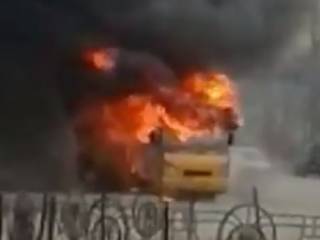 В Киеве прямо на ходу загорелась маршрутка с пассажирами