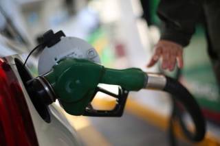 Украинцам пообещали резкое падение цен на бензин