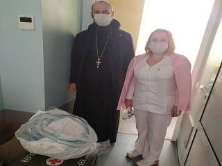 В Киеве верующие УПЦ купили аппарат ИВЛ для Городской клинической больницы №10
