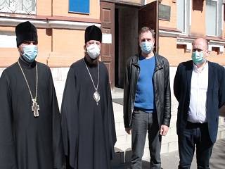 В Киеве УПЦ передала медикам более 13 тыс тестов на коронавирус