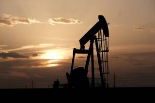 Цены на нефть резко рванули вверх после аномального обвала накануне