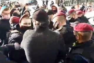 Антикарантинный Майдан: под зданием Кабмина произошли стычки между предпринимателями и полицией