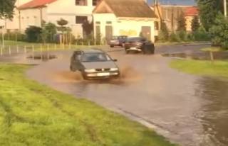 Ливень затопил Мукачево: местные жители делятся видео