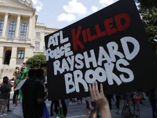 В США вспыхнули протесты из-за убийства белыми копами афроамериканца Ричарда Брукса