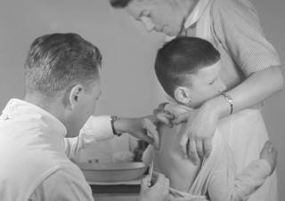 История опасных медицинских экспериментов: как тестировали вакцины на людях