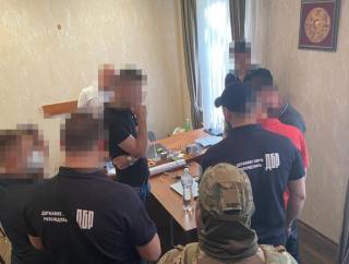 Одесских полицейских уличили в крышевании проституции и изнасиловании несовершеннолетней