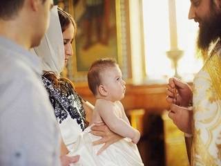 Священник УПЦ рассказал об обязанностях крестников перед крестными