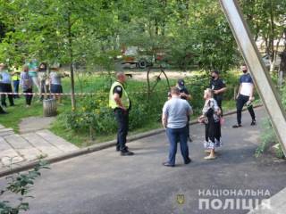 В Киеве психически нездоровый мужчина «заминировал» школу и пытался взорвать дом