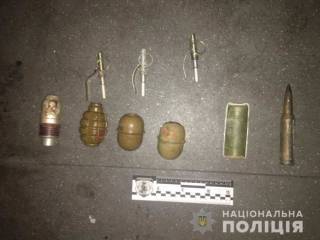 На Харьковщине мужчина разгуливал по железнодорожной станции с пакетом гранат