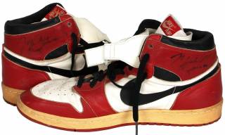 Элитный секонд-хэнд: ношенные кроссовки Майкла Джордана продали почти за 380 тыс. долларов